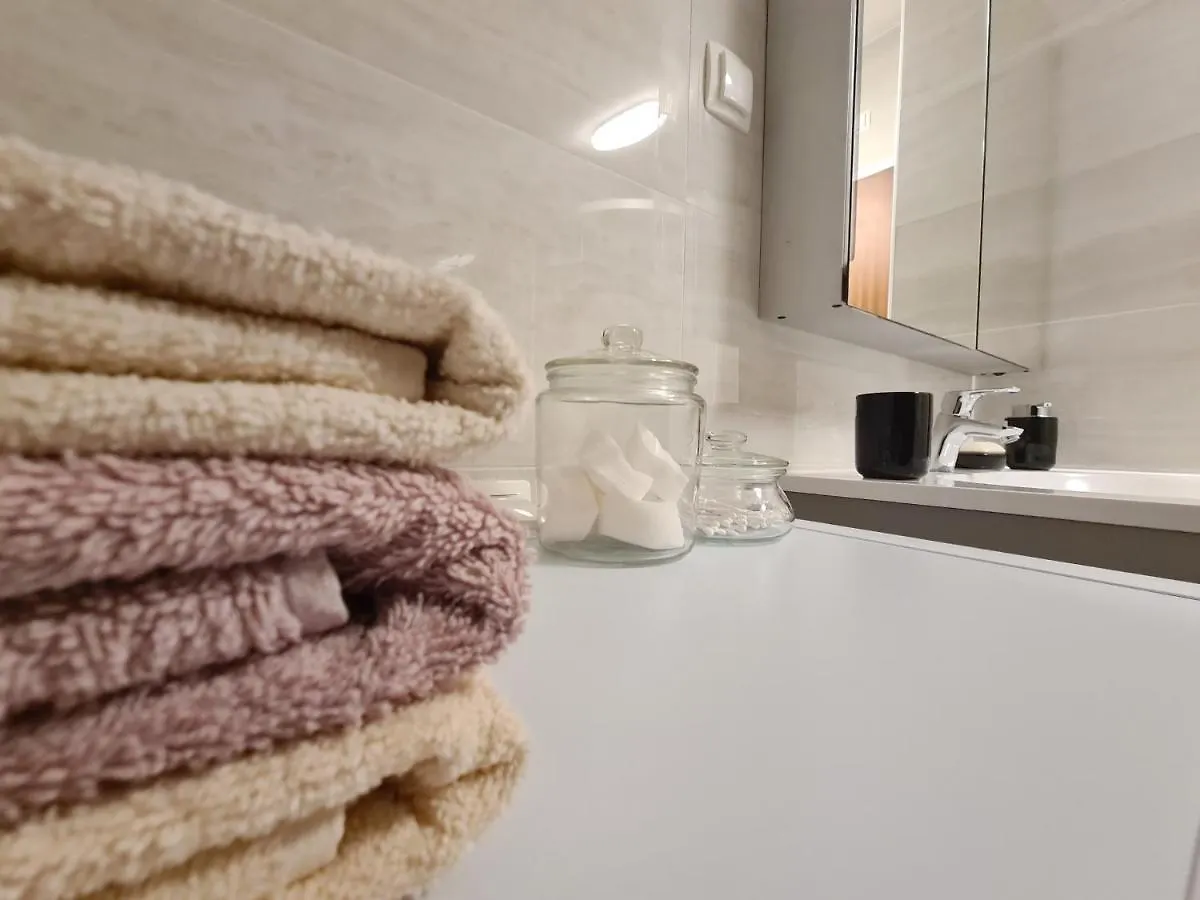 Apartment Magnolia بيتريتْشاني 0*,