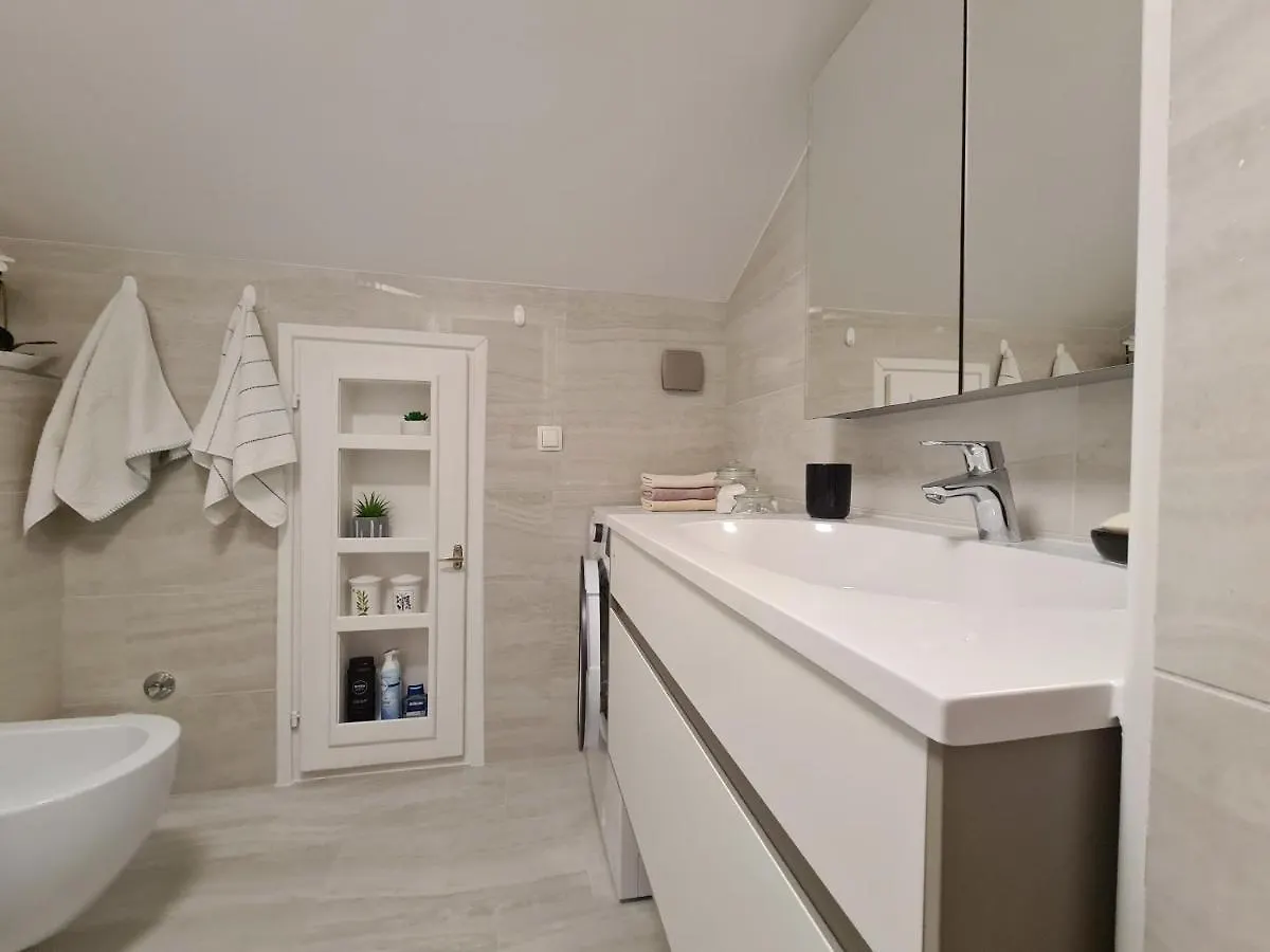 Apartment Magnolia بيتريتْشاني