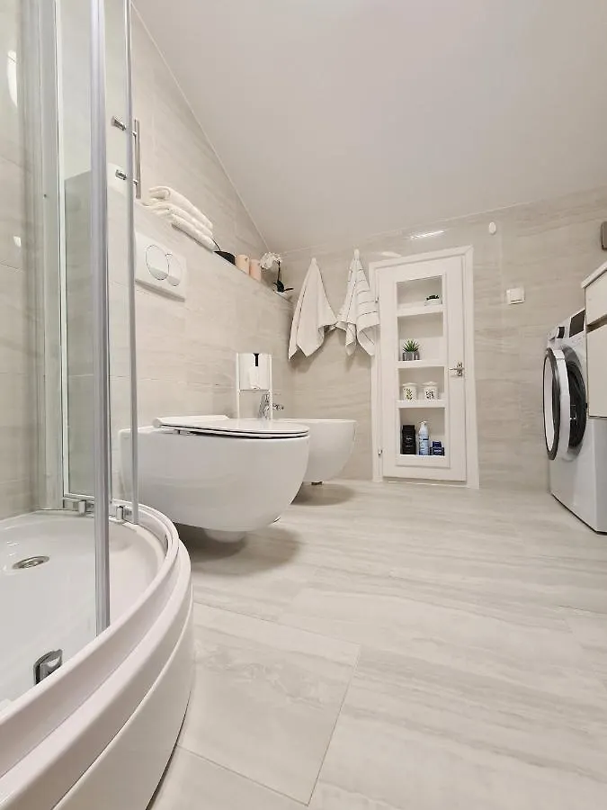 Apartment Magnolia بيتريتْشاني 0*,