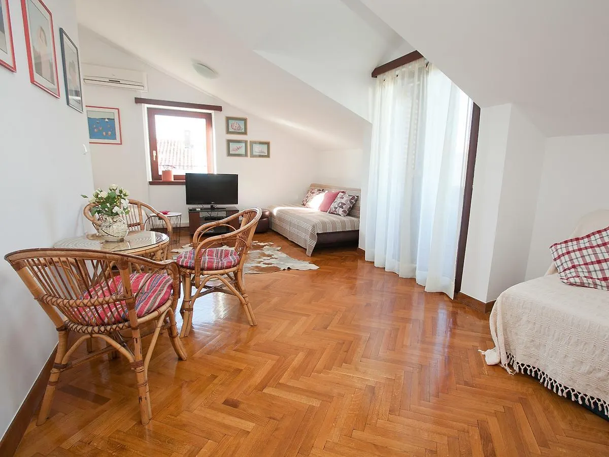 Apartment Magnolia بيتريتْشاني