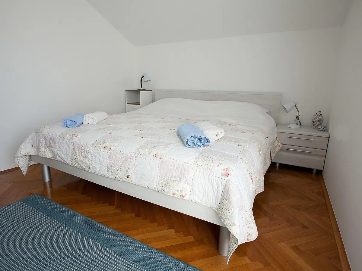 Apartment Magnolia بيتريتْشاني